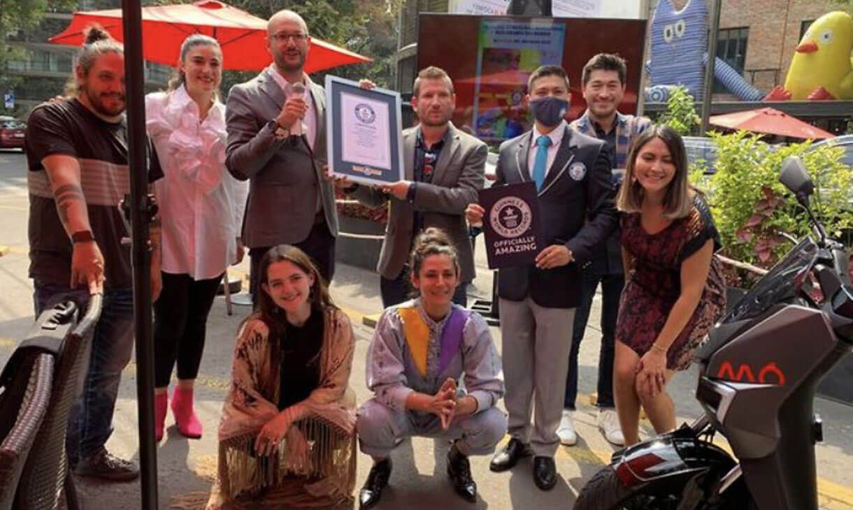 El mural de SEAT es el más grande del mundo y tiene el Récord Guinness por sus dimensiones y por como interactúa con sus seguidores.